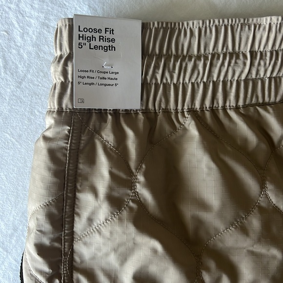Nike shorts size small - Picture 3 of 6